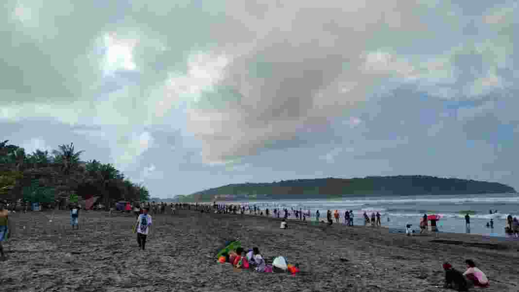 Tempat Wisata Terhits  di Pulau Jawa Dengan Nuansa Pantai