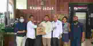 Kadin Jabar Bersama PWI Peduli Salurkan Paket Sembako