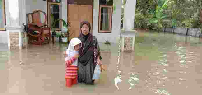 Puluhan Rumah Tergenang Banjir Luapan Sungai di Banjarsari Ciamis