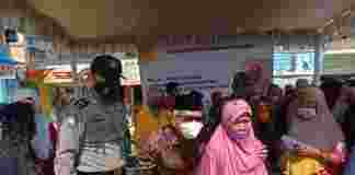 Agun Gunandjar Bagikan Sembako di Kecamatan di Ciamis