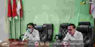 Bupati Ciamis Herdiat Sunarya didampingi Sekda Cimis Tatang pada Kick Off Meeting Perencanaan dan Penganggaran Tahun 2022. Di ruang video conference Kantor Bupati Ciamis
