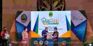 Disdik Ciamis meraih Penghargaan Kompetisi Inovasi Jabar 2020, Piagam penghargaan diterima oleh Wakil Bupati Ciamis Yana D Putra.