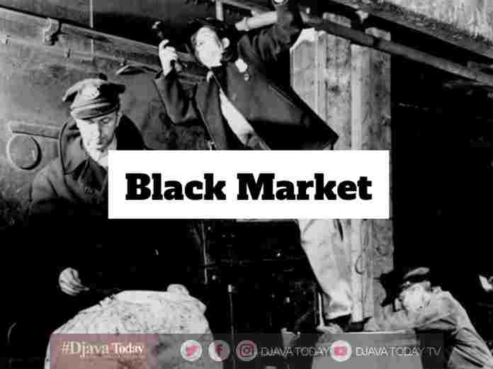 Membeli Barang di Black Market