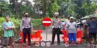 Polisi Atur Kendaraan di Jaembatan Ambruk di Ciamis