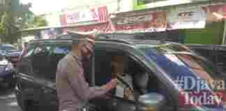 Polisi Bagikan Hand Sanitizer