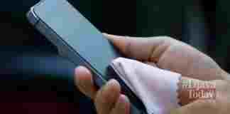 Membersihkan layar hp