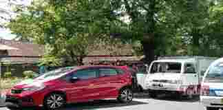 Mobil boks menabrak jazz