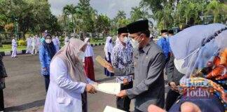 Bupati Ciamis berikan penghargaan