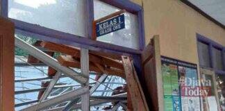 Bangunan sekolah ambruk