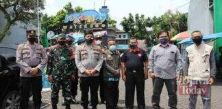 Vaksinasi anak di obyek wisata