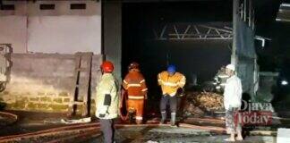 Pabrik triplek di Sindangkasih