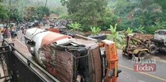 Truk tangki minyak goreng
