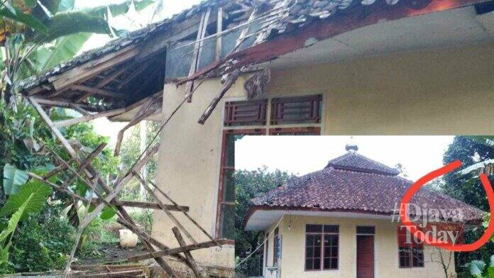 Masjid ambruk di Ciamis