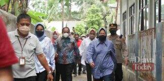 Mensos Risma Bantu Anak Korban