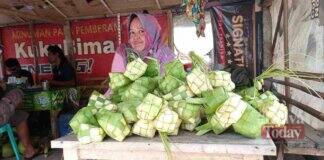 Penjual Urung Ketupat Ciamis