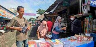Penjual buku Dadakan
