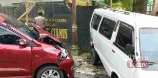 Avanza tabrak mobil