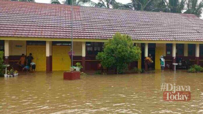 Sekolah Terendam banjir