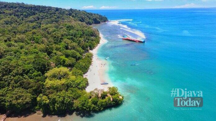 Pantai indah di Jawa Barat