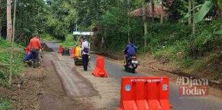 Jalan Menuju Jembatan Cirahong