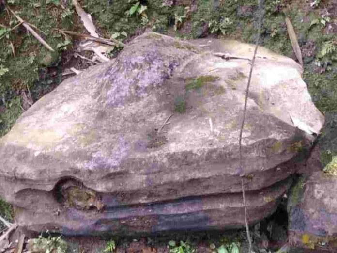 Batu Goong Bangbayang