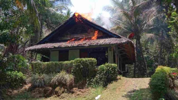 Rumah kampung adat Kuta terbakar