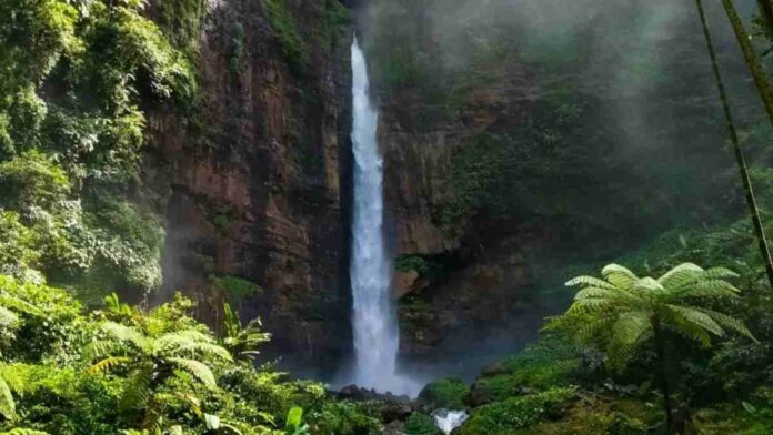 Air Terjun Kapas Biru