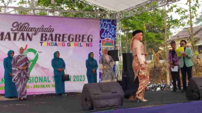 Lomba Fashion Show Batik