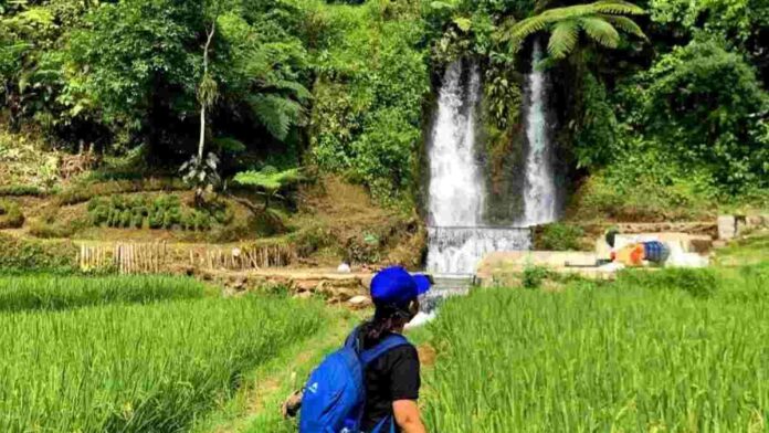 Curug Pintu Air Bogor merupakan sebuah objek wisata yang menawarkan keindahan air terjun dengan lanskap pemandangan yang berbeda.