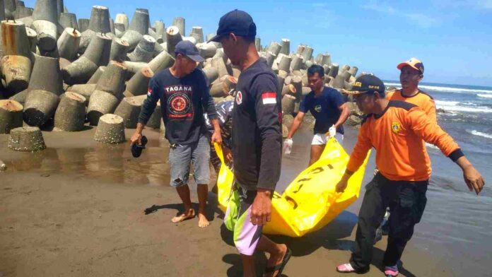 Cipaku, Kabupaten Ciamis ditemukan meninggal dunia setelah tenggelam di Pantai Pangandaran pada Jumat (19/4/2024) lalu.