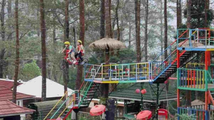 Embun Lawu Tawangmangu merupakan sebuah objek wisata populer di Karanganyar yang menyuguhkan keindahan lereng Gunung Lawu.