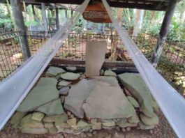 Sebuah batu di Astana Gede Kawali, Kabupaten Ciamis, dipercaya peninggalan Kerajaan Galuh yang dinamakan Palinggih.