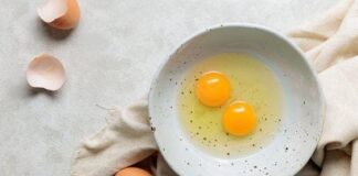 Mengonsumsi Telur Mentah