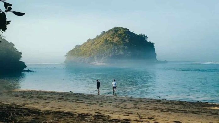 Pantai Gatra Malang