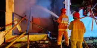 Lansia terbakar