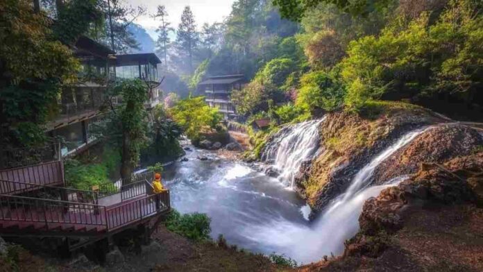 Maribaya Hot Spring Resort merupakan sebuah spot staycation yang recommended untuk Sobat Djava coba saat liburan.