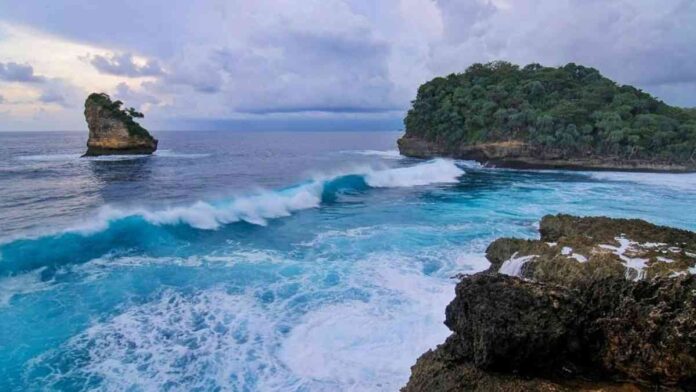 Pantai Ngliyep Malang