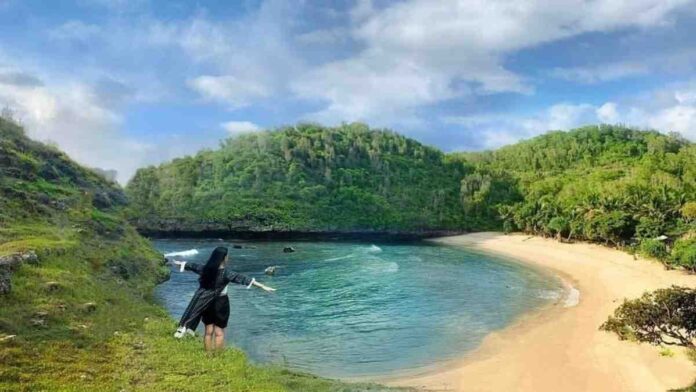 Pantai Bercak Pacitan