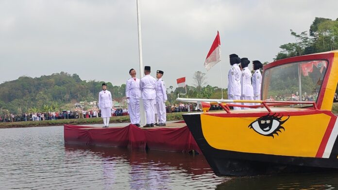 Upacara situ Lengkong panjalu