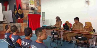 Petugas lapas pemeriksaan kesehatan