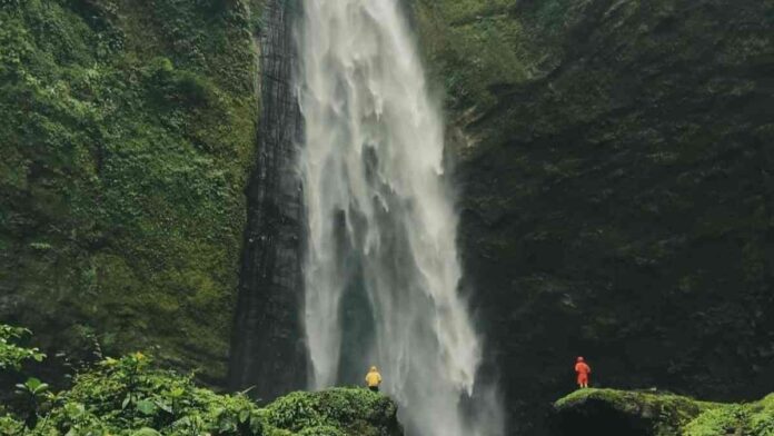 Air Terjun Kabut Pelangi