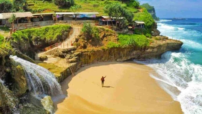 Pantai Banyu Tibo