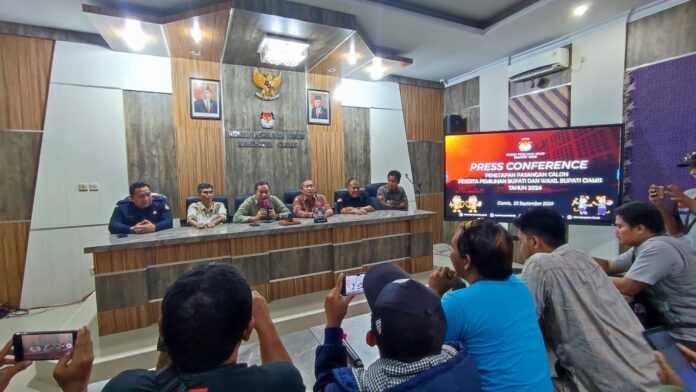 KPU Ciamis menetapkan pasangan Herdiat Sunarya dan Yana D Putra sebagai calon tunggal Bupati dan wakil Bupati Ciamis