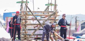 Ribuan warga Panjalu dan dari berbagai daerah mengikuti Tradisi Adat Nyangku di Taman Borosngora, Senin (30/9/2024).
