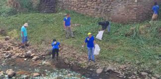 Bersihkan sungai cileueur