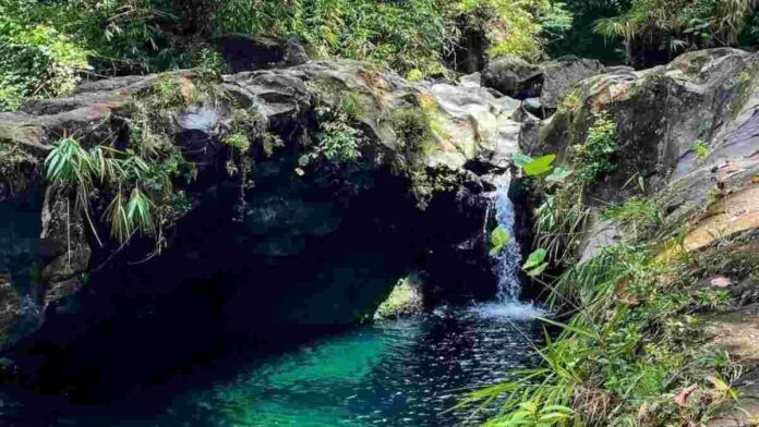 Curug Pawon Limpakuwus