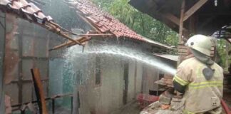 Rumah terbakar listrik