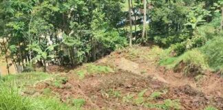 Longsor kampung naga