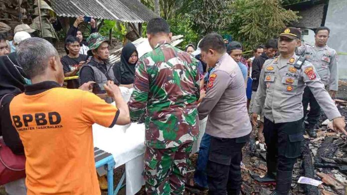 Dalam kebakaran rumah ini, seorang lansia bernama Anemah (80) meninggal dunia setelah terjebak di dalam kobaran api.