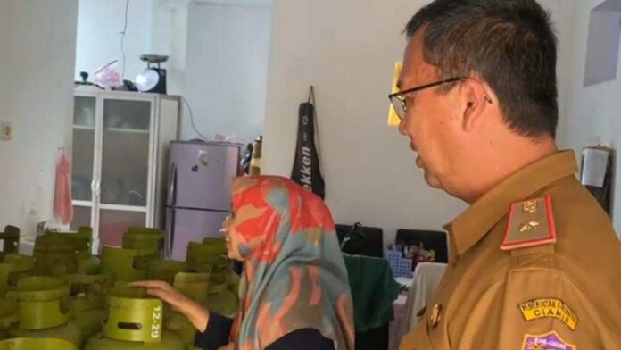 Dinas Koperasi, UMKM, dan Perdagangan (DKUKMP) melakukan pemantauan untuk memastikan ketersediaan gas LPG 3 kg tetap aman bagi masyarakat.